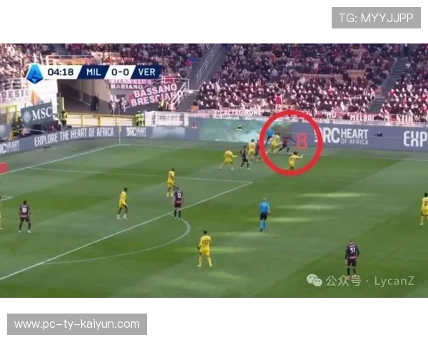 尤文边路下底传中造成禁区混乱 尤文边路下底传中造成禁区混乱