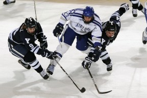 Kering-篮板保护和快攻发起的时机关系，篮球快攻防守