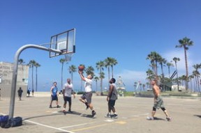 开云入口-“沙滩手球热力四射，天府新区赛场成焦点”